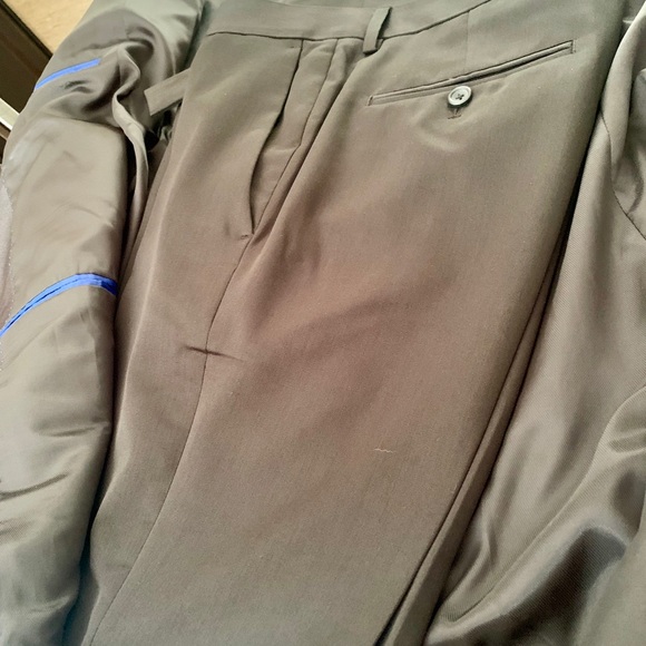 Kenneth Cole Reaction charcoal grey suit - Picture 6 of 6